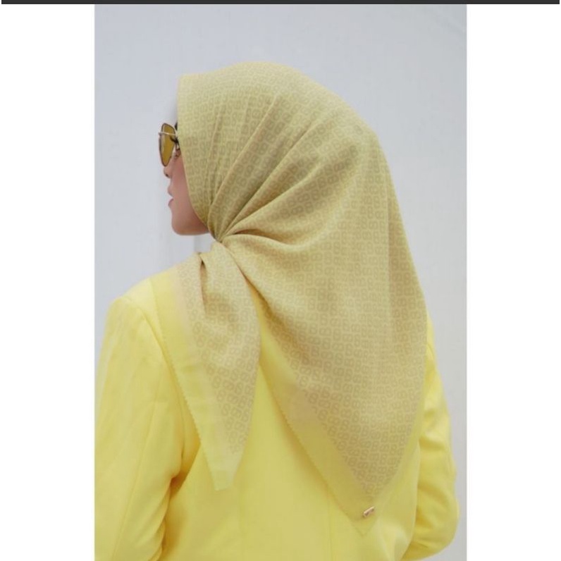 Buttonscarves The Tapis "Butternut"