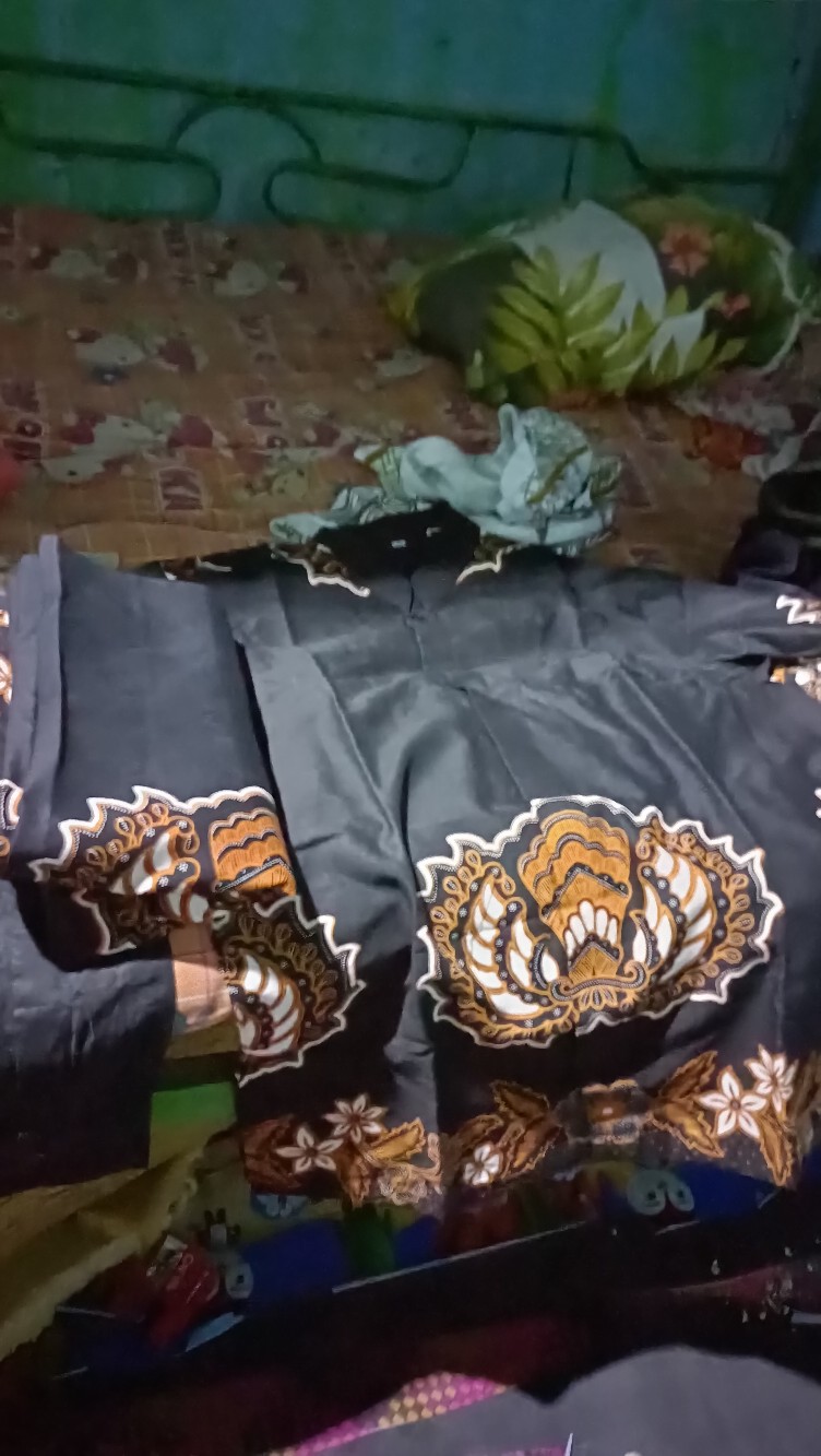 Setelan Sarung Kemeja Gurdo Batik Solo Trendy