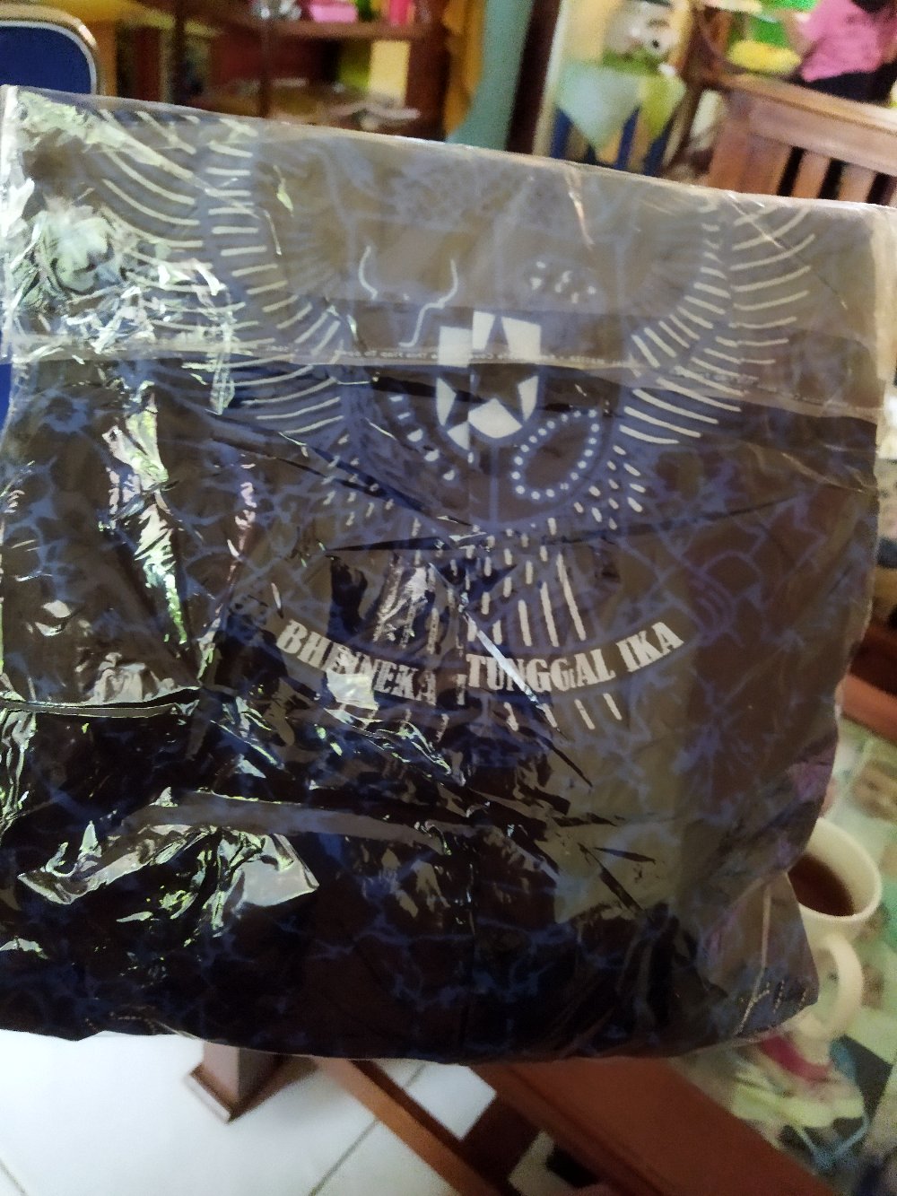 Kemeja Batik Motif Garuda Indonesia Dan Presiden