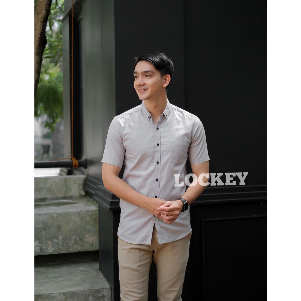 KEMEJA POLOS CASUAL PRIA LENGAN PENDEK SLIMFIT WARNA SILVER