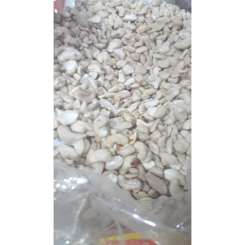 

kacang mede pecahan mentah