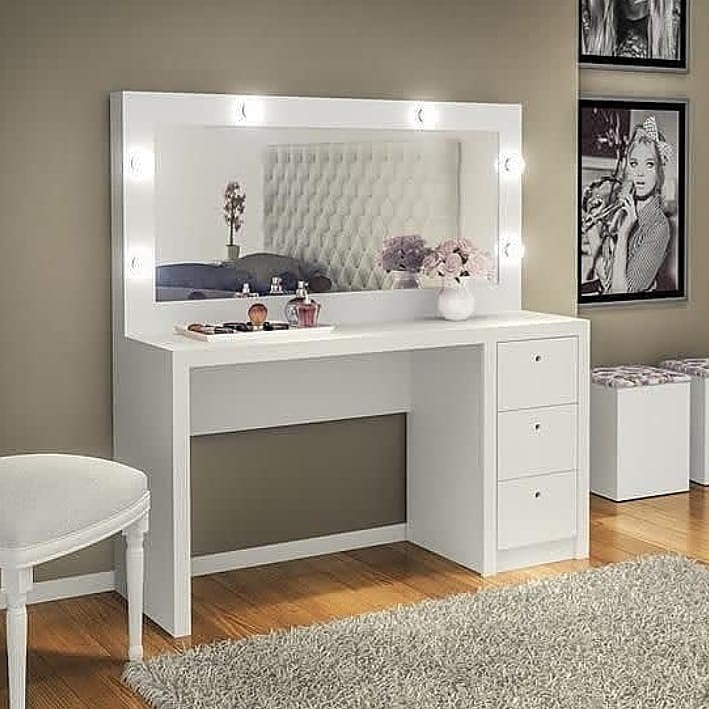 Meja Rias lampu  Material kayu Jati / Mahoni