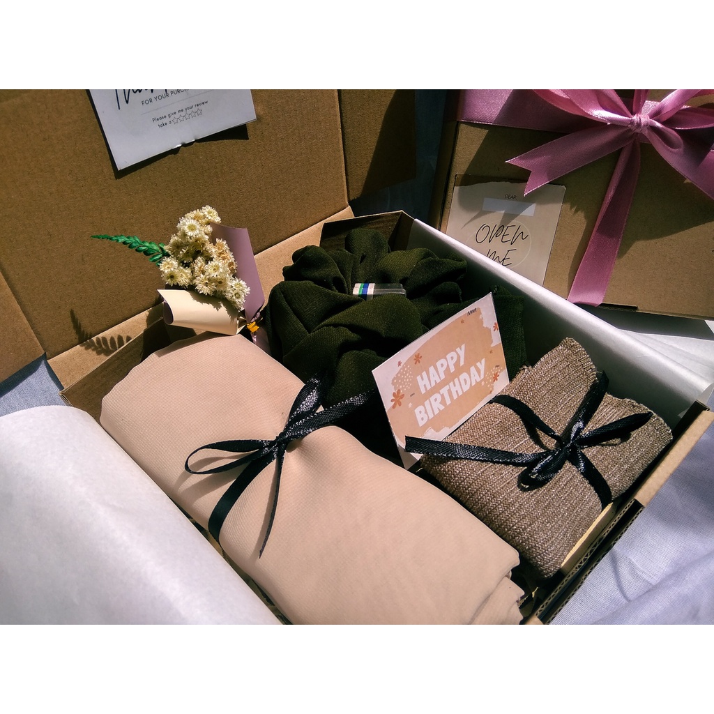 HAMPERS HIJAB KADO ULANG TAHUN/GRADUATION GIFT/GIFT BOX/HAMPERS LEBARAN/HANTARAN/WEDDING