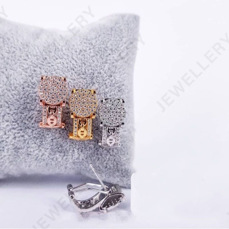 anting jepit vier berlian