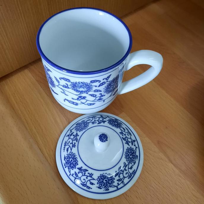 MUG KERAMIK / CANGKIR KERAMIK BIRU PUTIH + TUTUP UKURAN DIAMETER 9CM