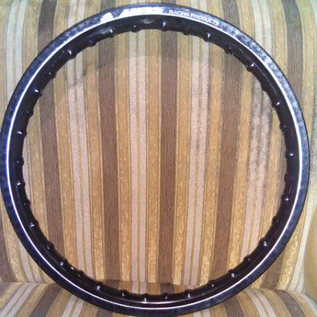 VELG AHRS HITAM