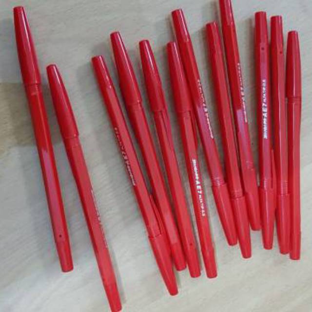 

Pulpen Standard AE7 Merah