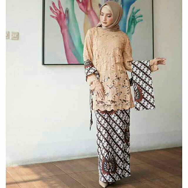 Nadira set