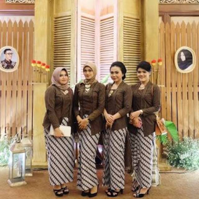 20+ Ide Kebaya Lurik