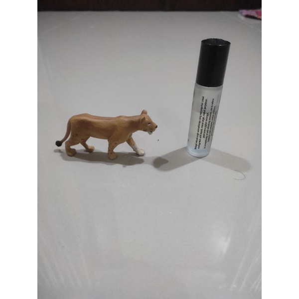 figure animal singa betina tomy