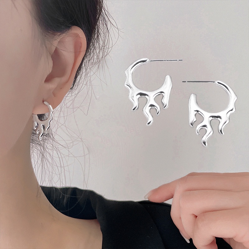 1 Pasang Anting Stud Bentuk Api Tidak Teratur Gaya Punk Untuk Wanita