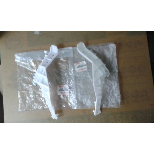 Terjangkau Breket bumper belakang Swift St