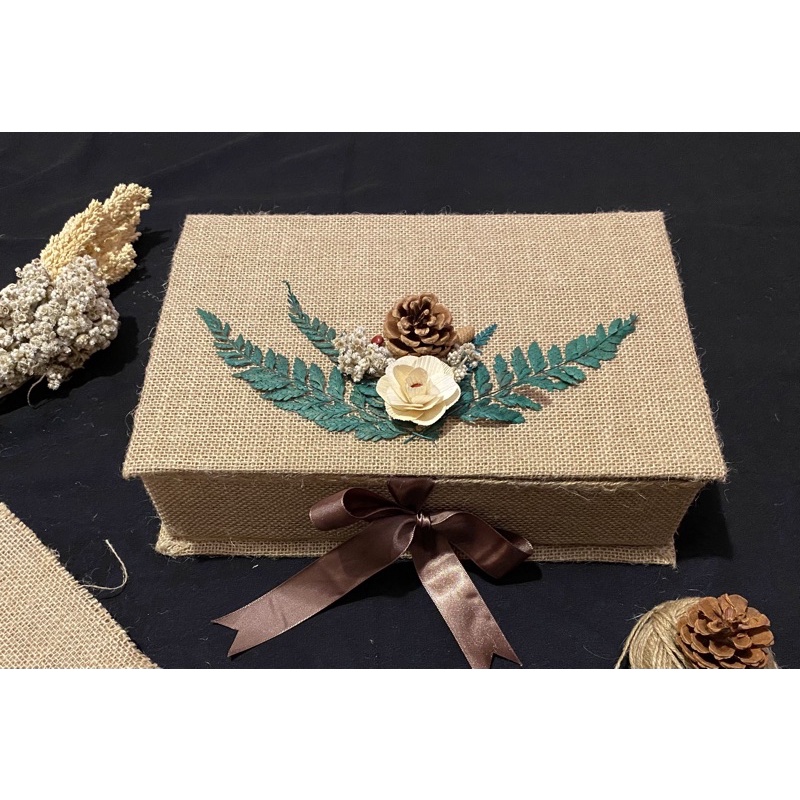 

Gift Box Premium/ Gift Box Goni/ Gift Box Hampers/ Box Hampers Imlek/ Box Hampers Valentine/ Box Hampers Lebaran/ Gift Box Rustic