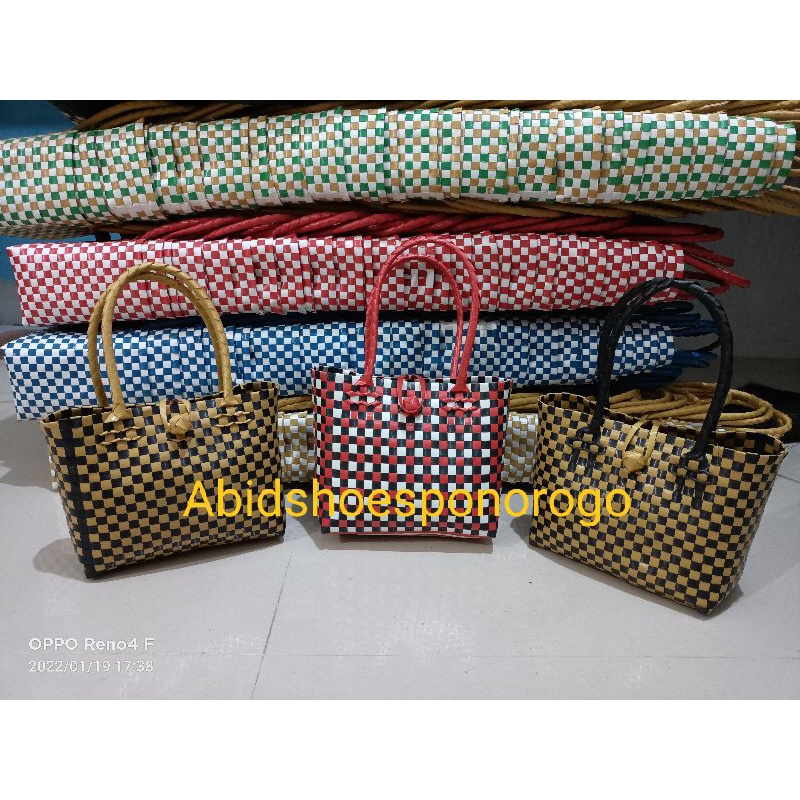 Ready tas souvenir anyaman plastik kaca 9x20 random