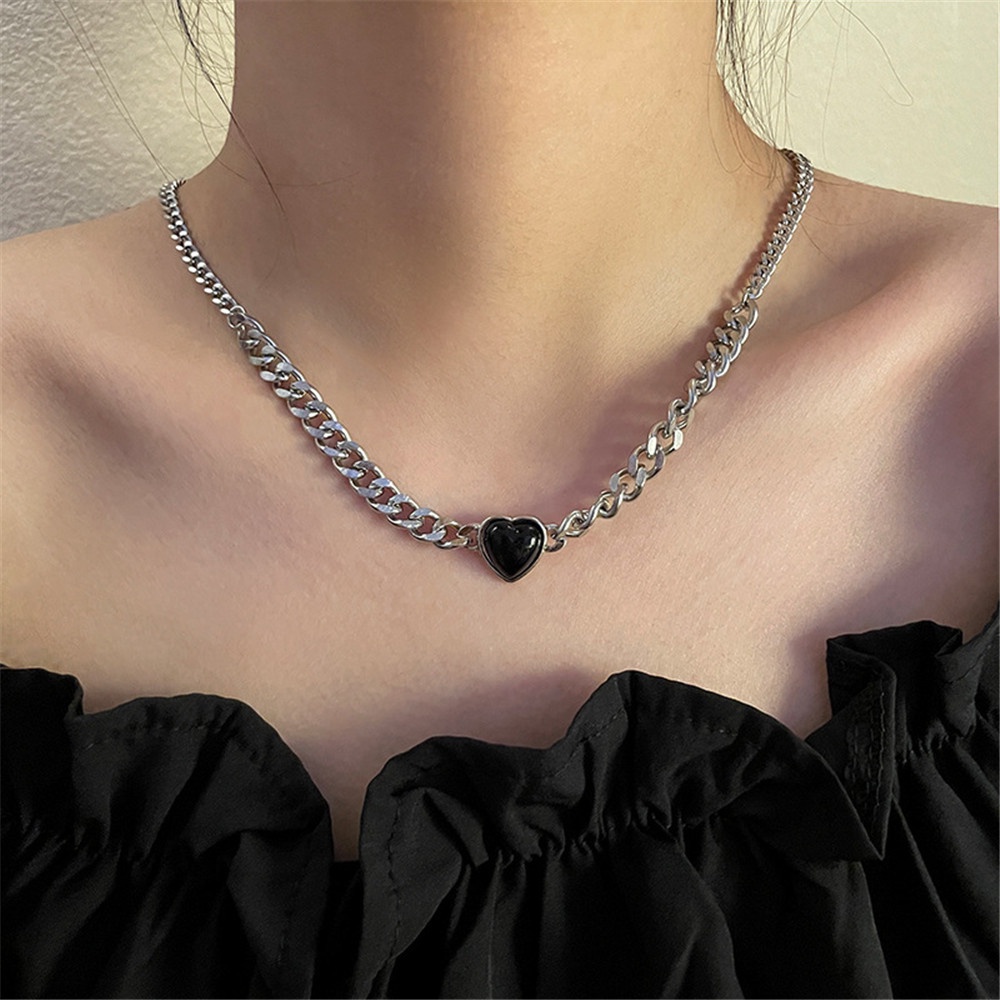 Kalung Rantai Klavikula Bahan Stainless Steel Metal Bentuk Hati Geometris Warna Hitam Gaya Eropa Amerika Untuk Wanita