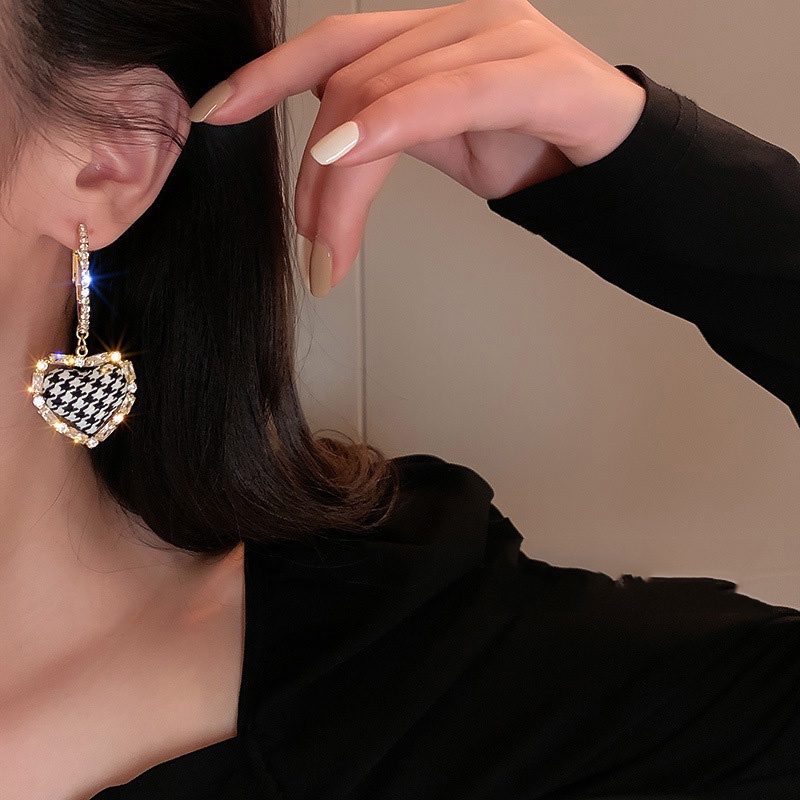 Anting 925 Silver Needle Bentuk Hati Houndstooth Aksen Berlian Zircon Gaya Eropa Amerika