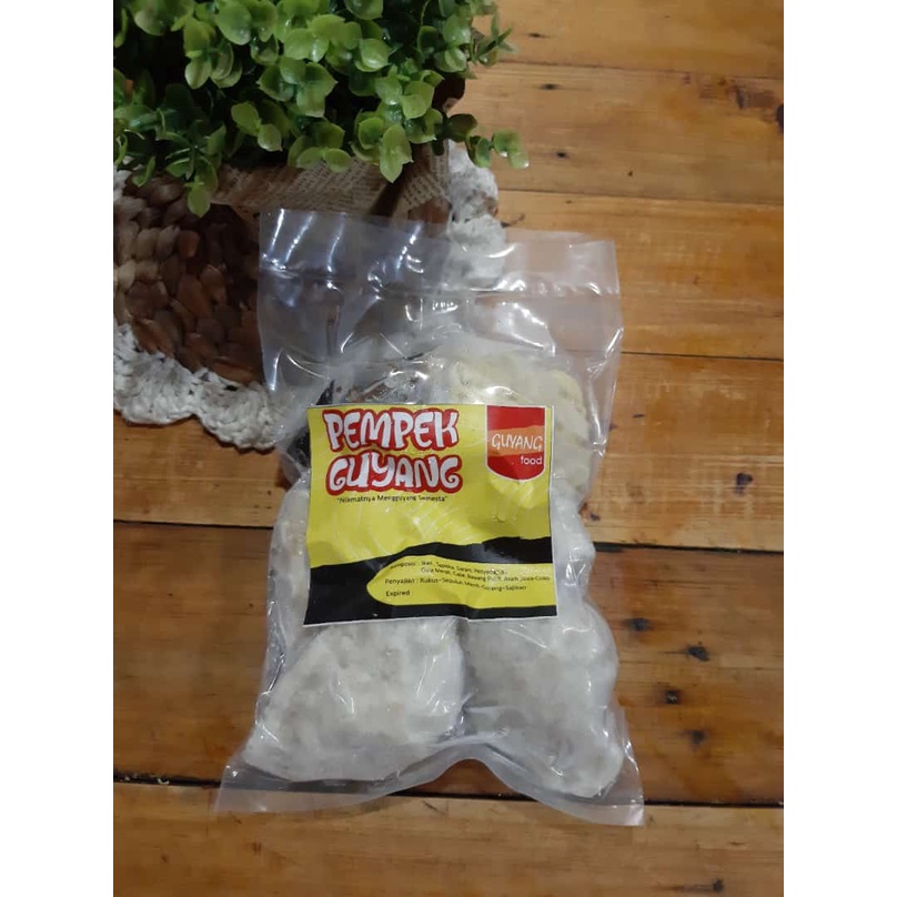 

Pempek Palembang Guyang