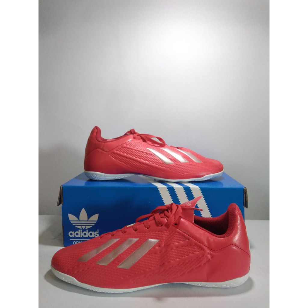 sepatu futsal adidas