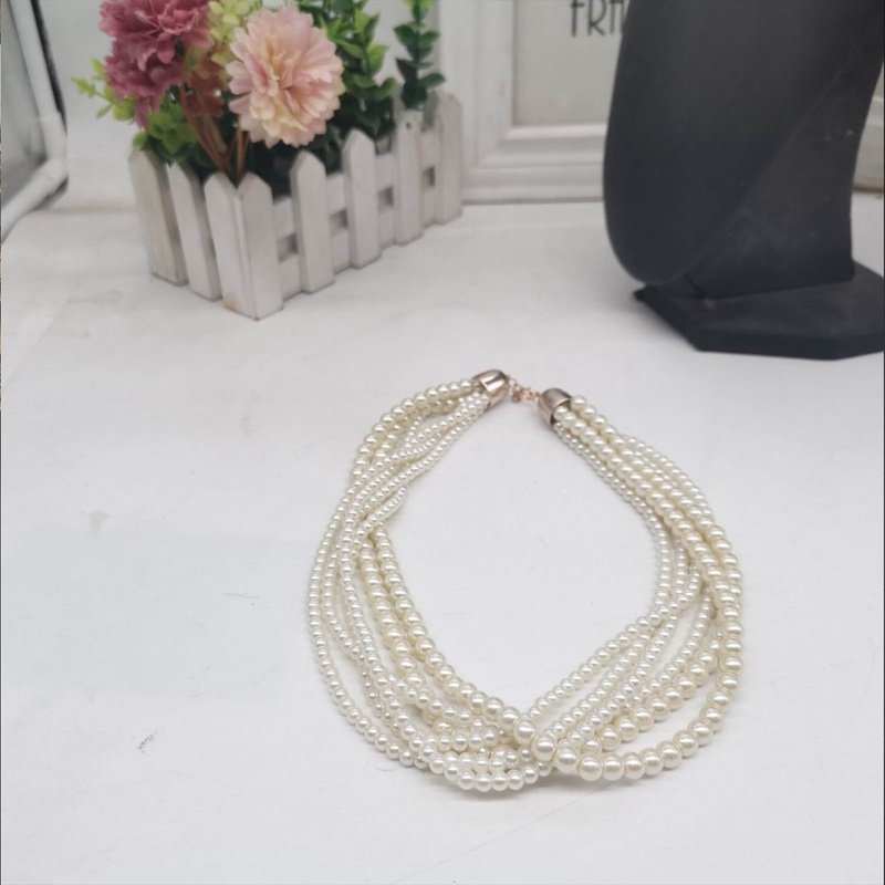 Kalung Choker Multilayer Bahan Metal Aksen Mutiara Gaya Vintage Untuk Wanita