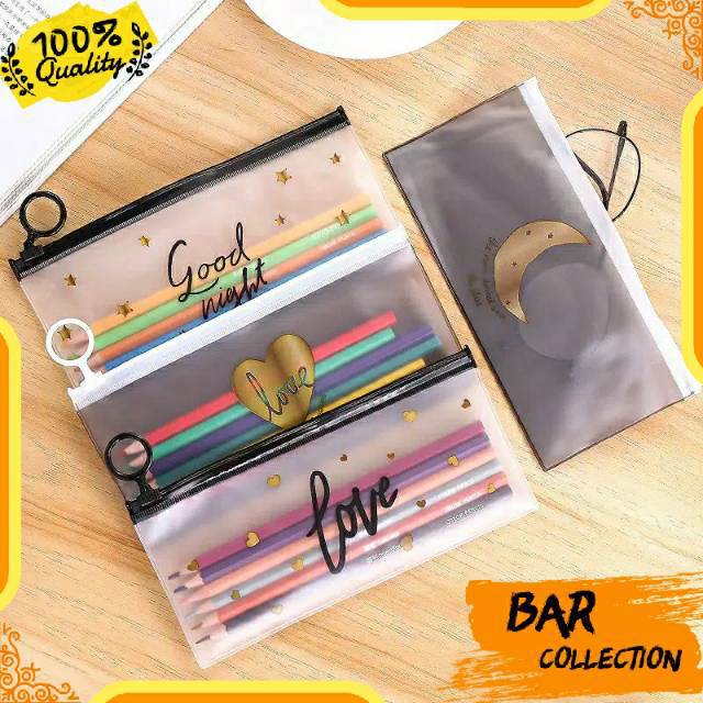 

BAR COLLECTION - TEMPAT PENSIL TRANSPARAN KARAKTER TEMPAT KOSMETIK KOTAK PENSIL MURAH BATAM IMPORT