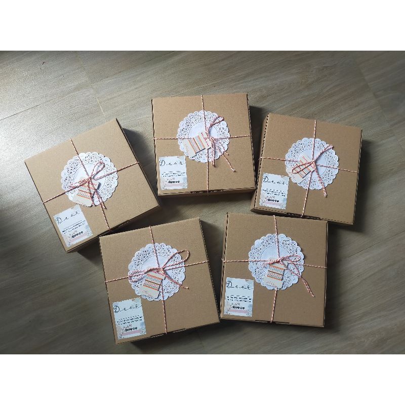 

Packing Kardus / Kartu Ucapan + Bubble Wrap