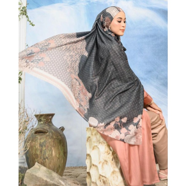 PL preloved Buton scarf in Noir by wearing klamby