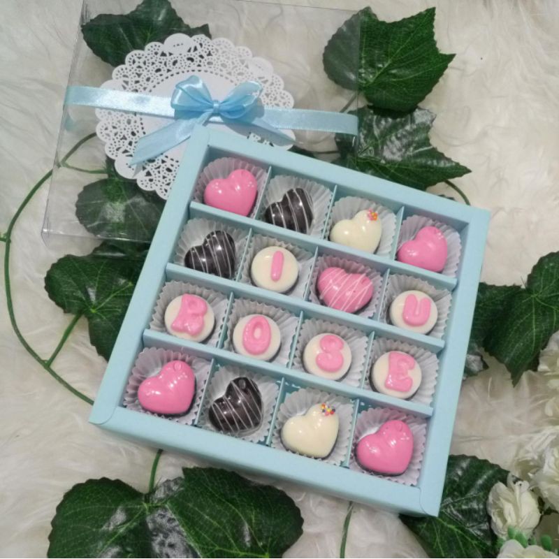 

Cokelat Box Sekat 4x4 / cokelat custom untuk kado pernikahan, wisuda, ulang tahun, souvenir, dll