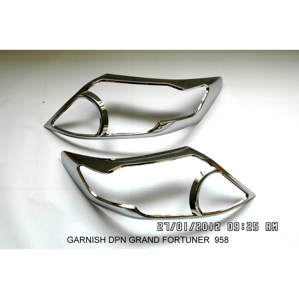 garnish/list lampu depan grand fortuner chrome Aksesoris Mobil