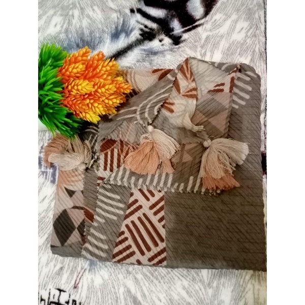 HIJAB/KERUDUNG SEGI EMPAT PLISKET MOTIF POM POM/JAMBUL/RANDOM-A10