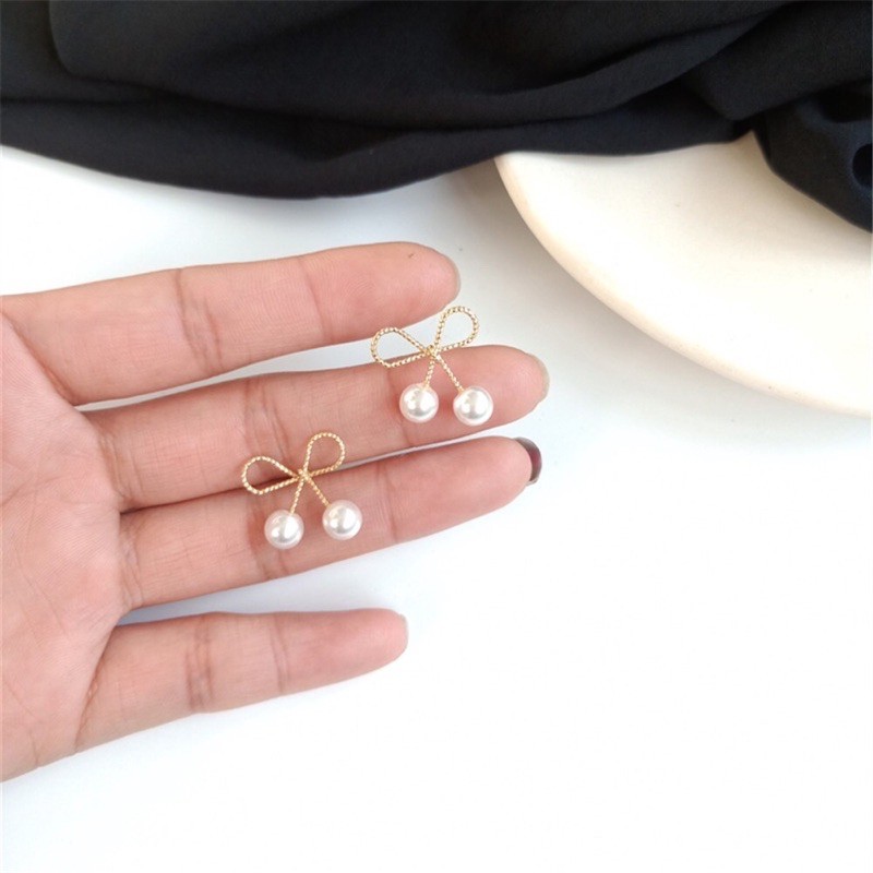 Anting Wanita Bentuk Ribbon Mutiara