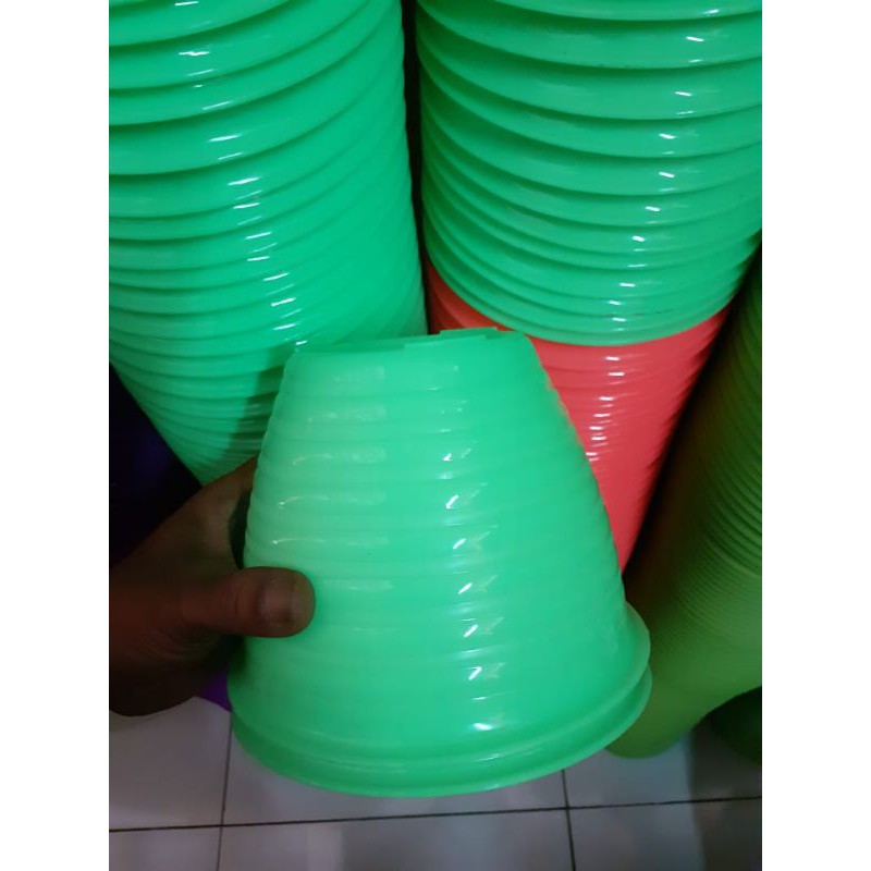 pot tanaman ukuran 20 cm