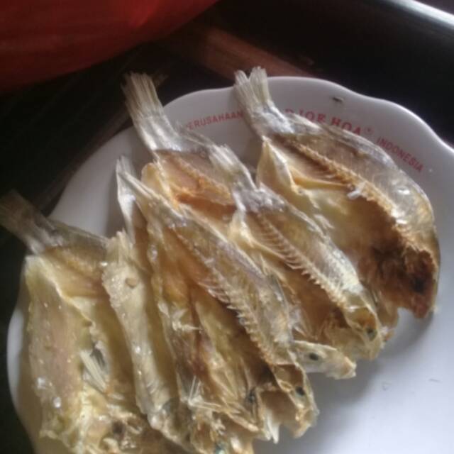 

Iakan asin tiga waja 250gram / seprapat