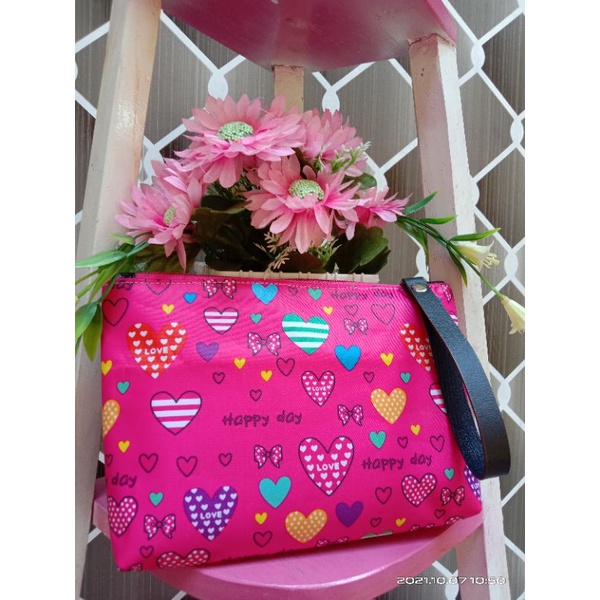 clutch wanita motif Love