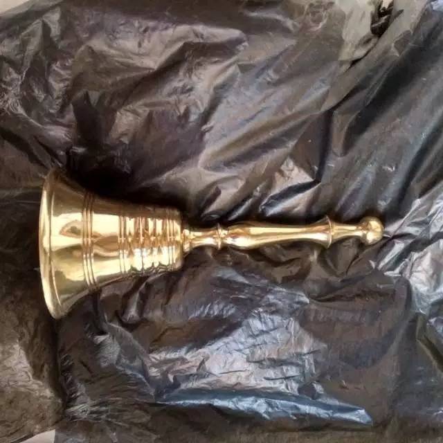 Lonceng es krim, bel tangkai unyil dari kuningan