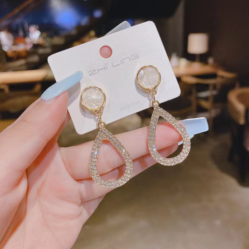 Anting Tusuk Gantung Panjang Desain Geometri Hias Berlian Gaya Korea Untuk Wanita