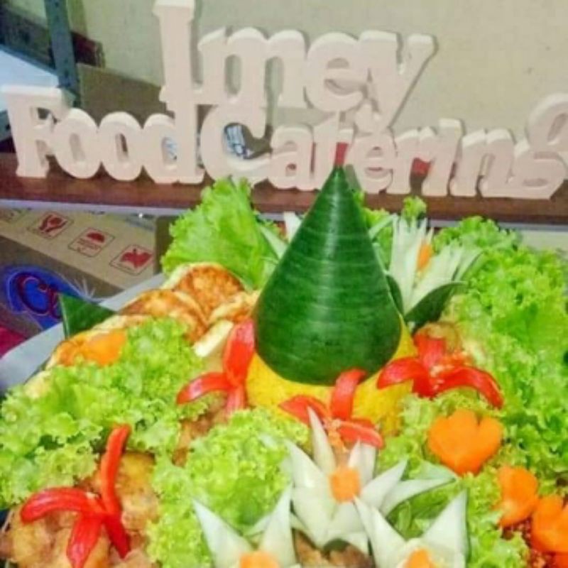 

Tumpeng nasi kuning