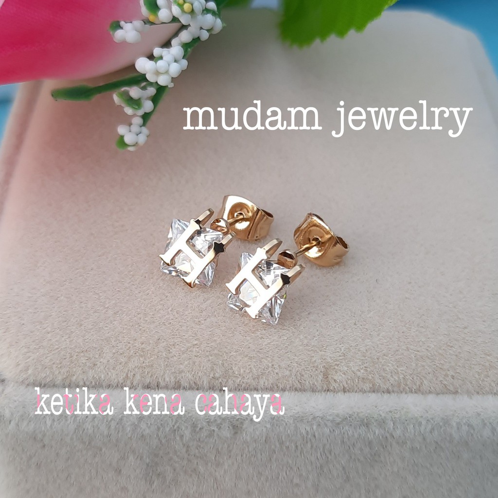 Anting Tutanuim Huruf H Diamond Tersedia Warna Rose Gold dan Gold