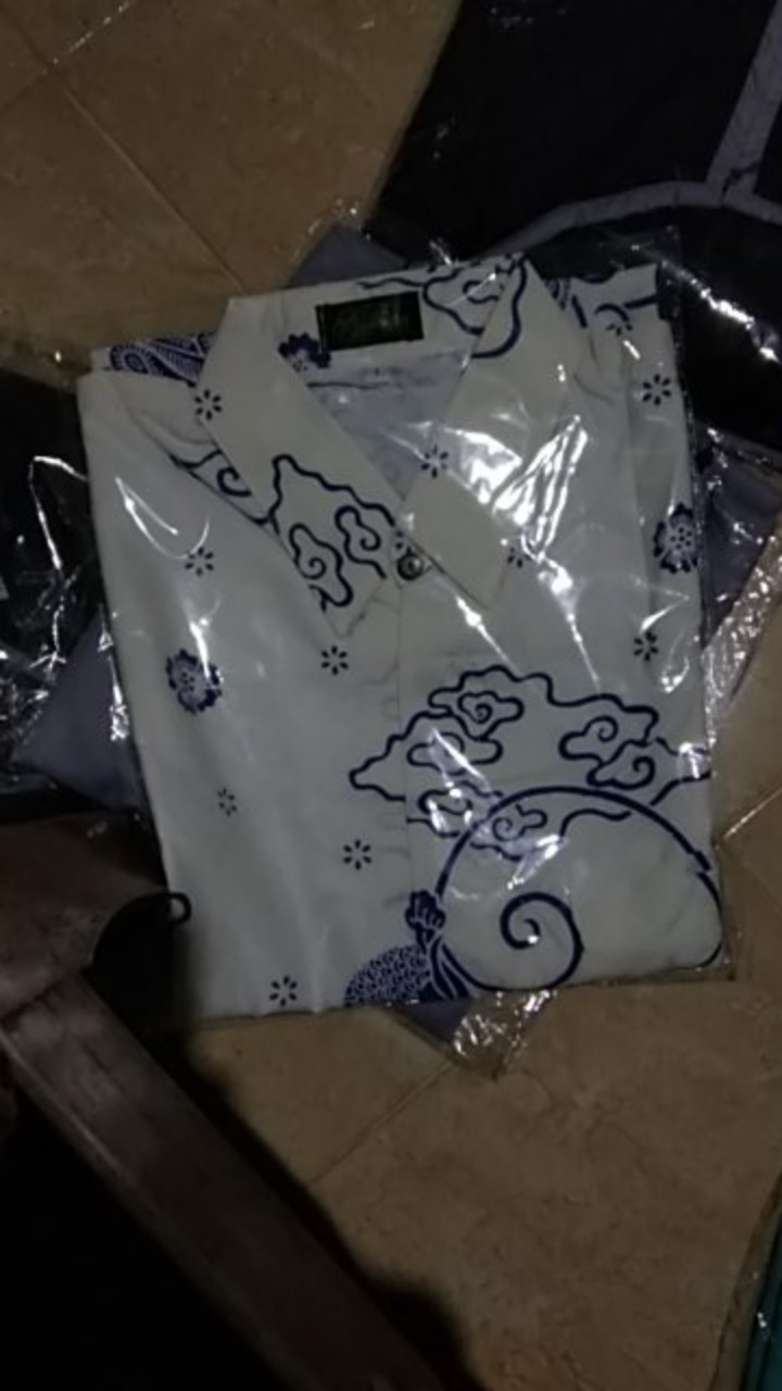 Merak Putih Pendek Kemeja Batik Pria Full Furing Bahan Katun Halus Sragenan