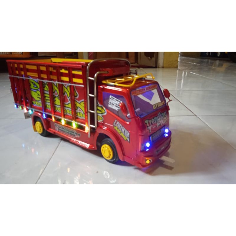 MINIATUR TRUK OLENG BAHAN PVC BISA REQUEST