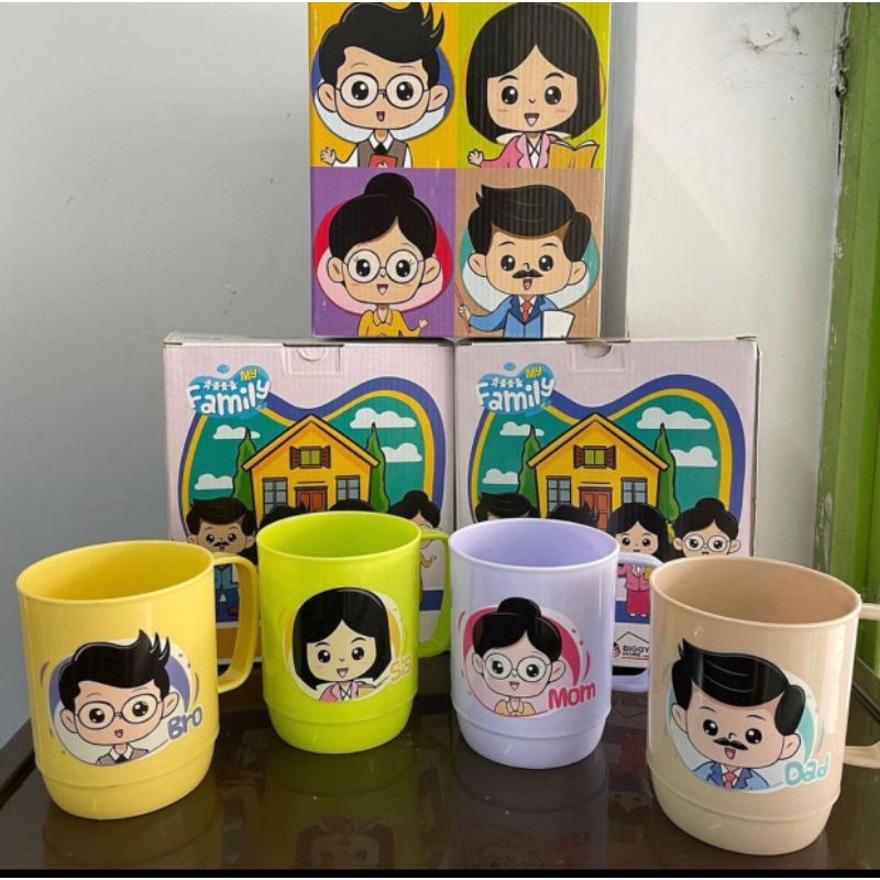 GELAS MUG FAMILY / GELAS CANGKIR PLASTIK KARAKTER MY FAMILI 1 SET