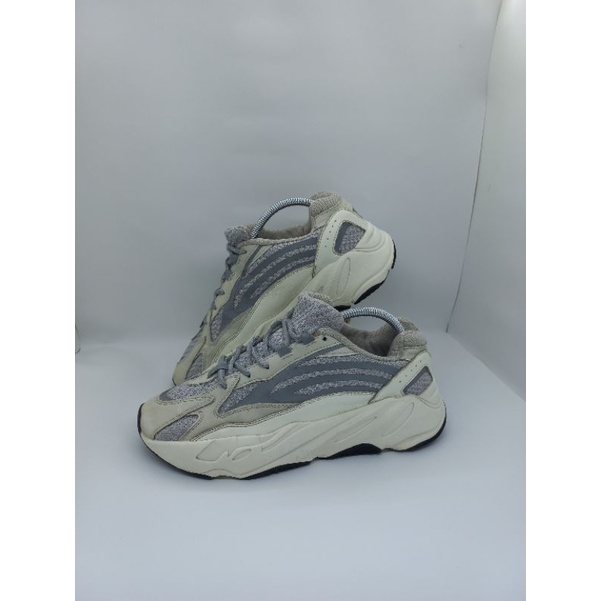 SEPATU ADIDAS YEEZY 700 (second)