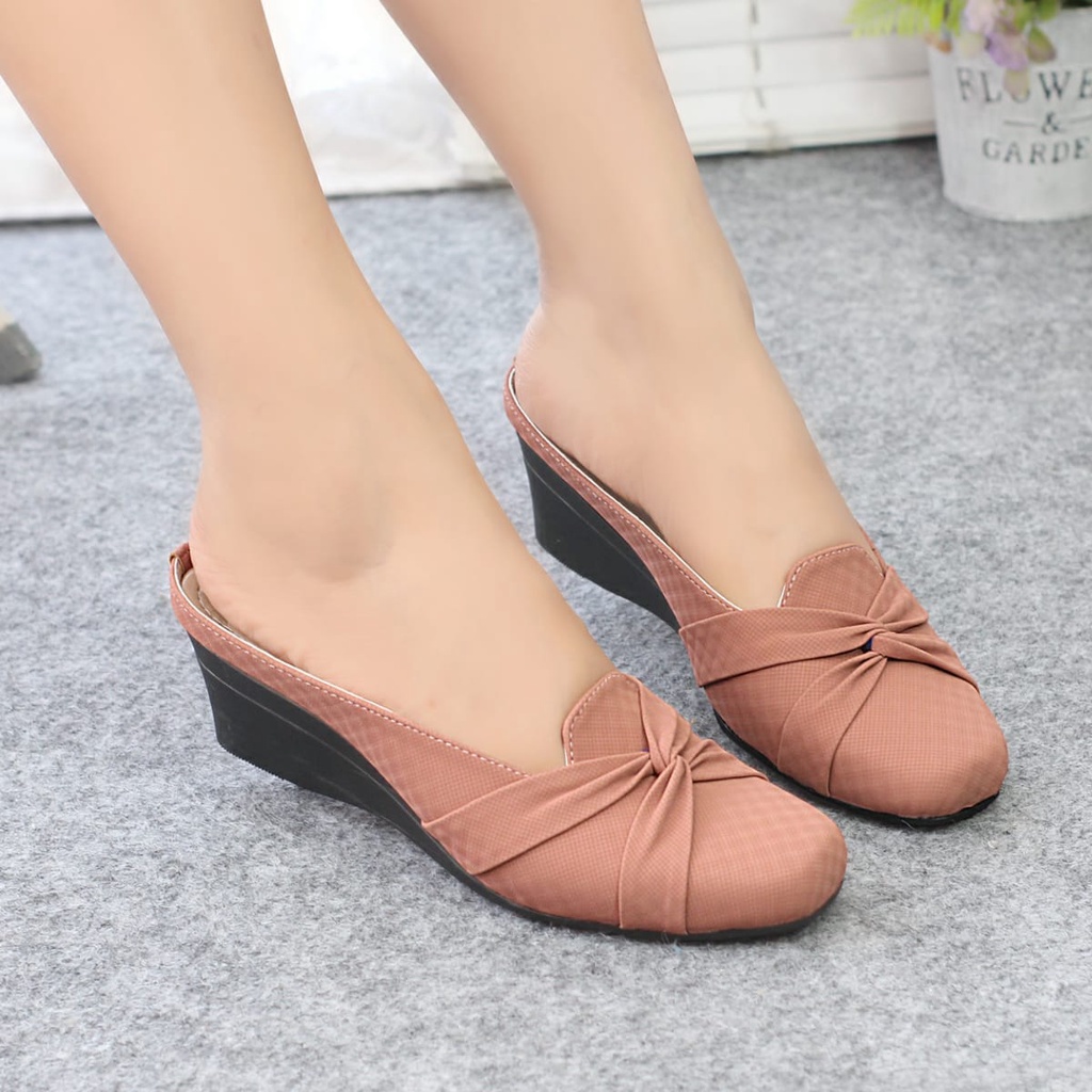 SENDAL WANITA WEDGES SANDAL CASUAL BKK23