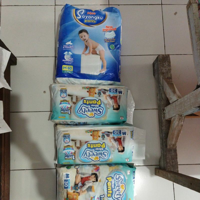 pampers sweaty silver M 3 dan sayangku M 1