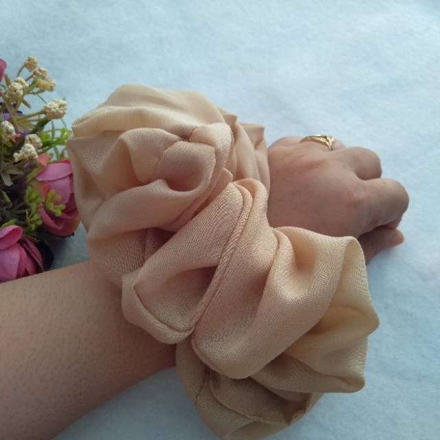 SCRUNCHIE JUMBO SEDANG / Ikat Rambut /  Kunciran Rambut Bervolume