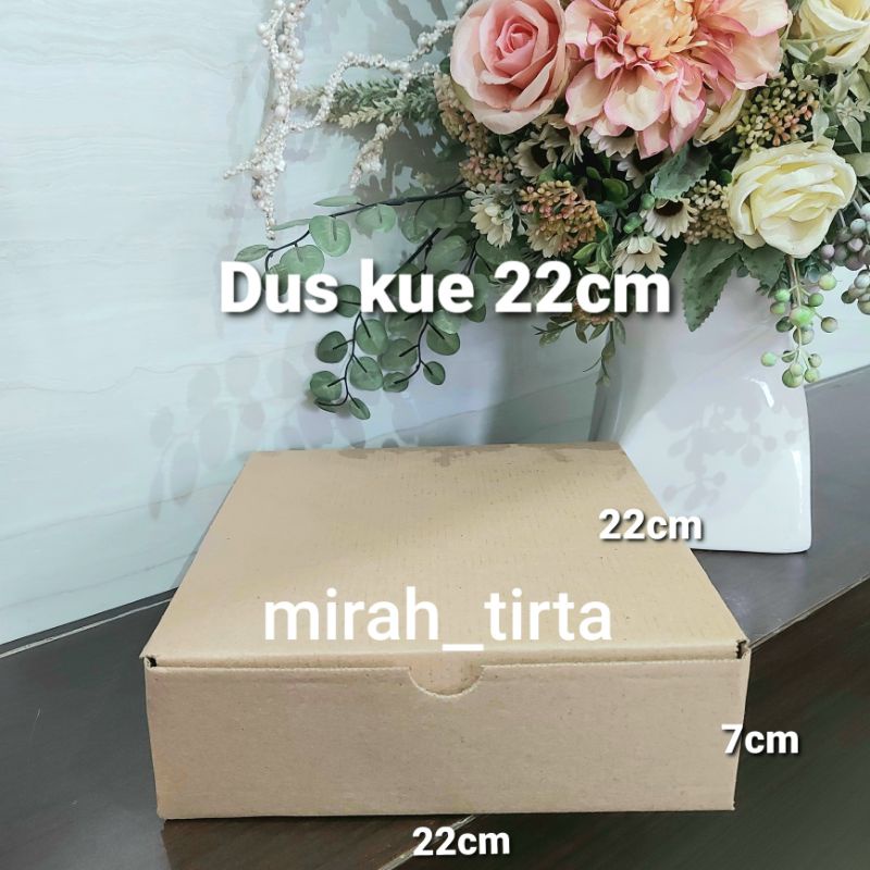 

Dus kotak box hampers nasi kue 22x22x7cm . dus kue. kardus nasi coklat craft die cut.