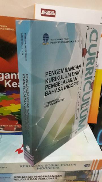 buku pengembangan kurikulum dan pembelajaran bahasa inggris by  Prof. Utami Widiati, M.A., Ph.D-1