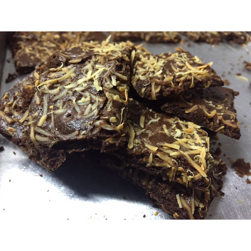 

BROWNIES KERING / KERIPIK BROWNIES by SangShaka (baca deskripsi)