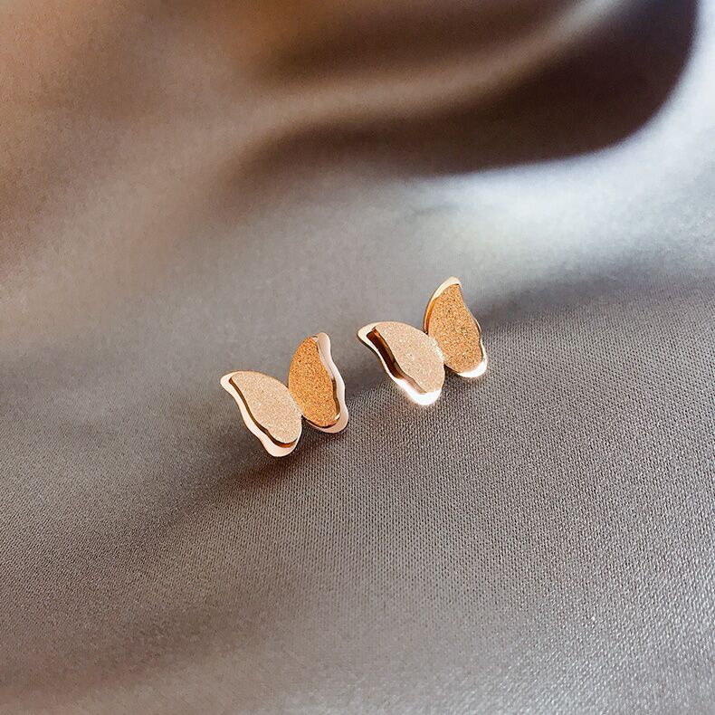 Anting Perempuan Baja titanium Kupu-Kupu Tiga Dimensi Lapisan Ganda Yang Lucu