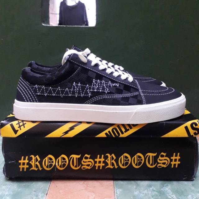 SEPATU WORD DIVISION CLS ANARCHY