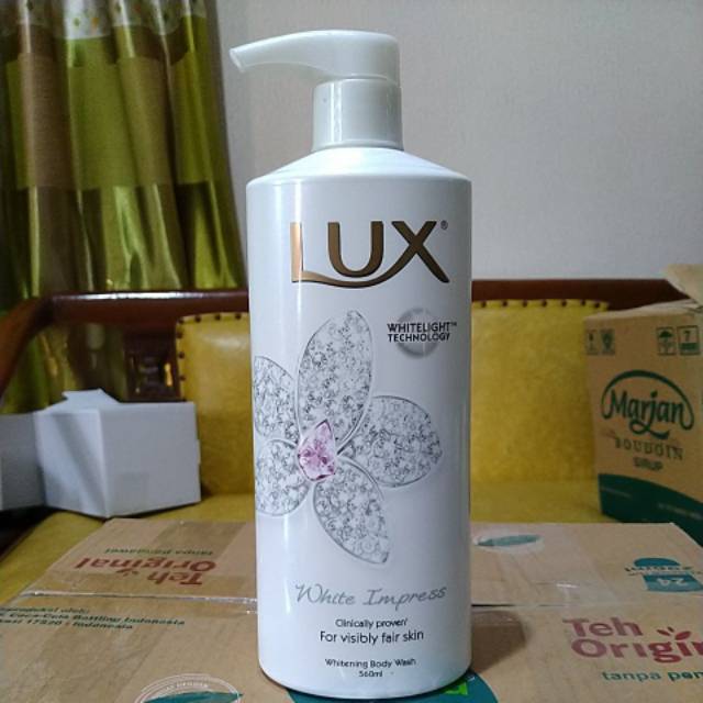 LUX BODY WASH WHITE IMPRESS 560ML